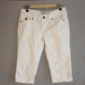 White denim crop jeans